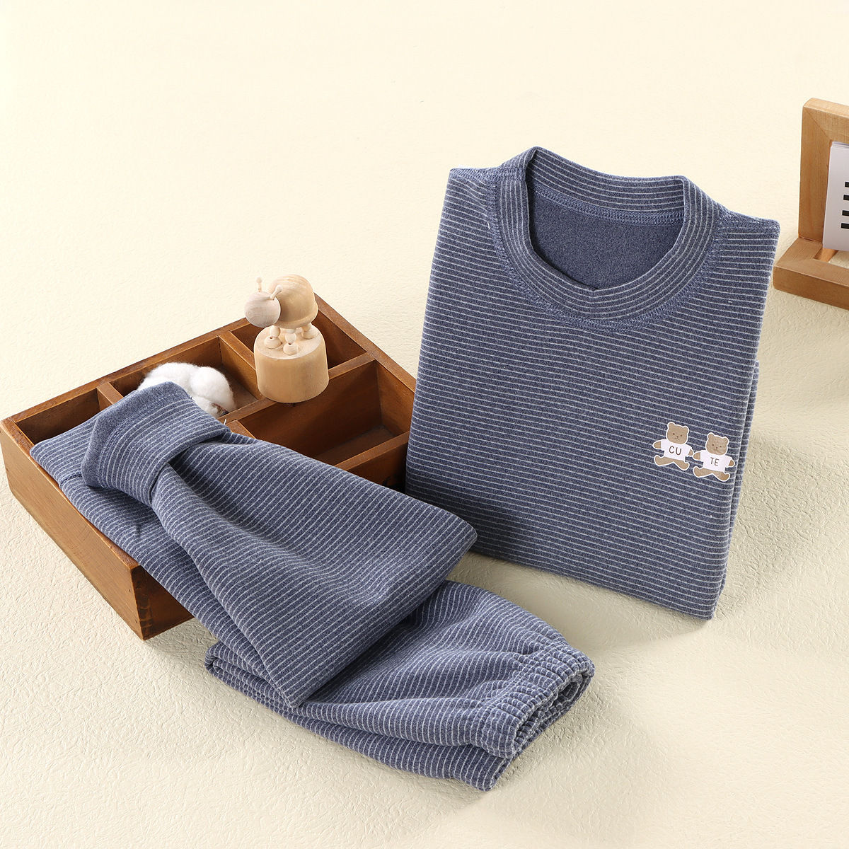 Niños sin hueso de ternero de cuello alto nuevo abrigo de otoño conjunto de pantalones de oro para hombres y mujeres estriado conjunto de ropa interior cálida