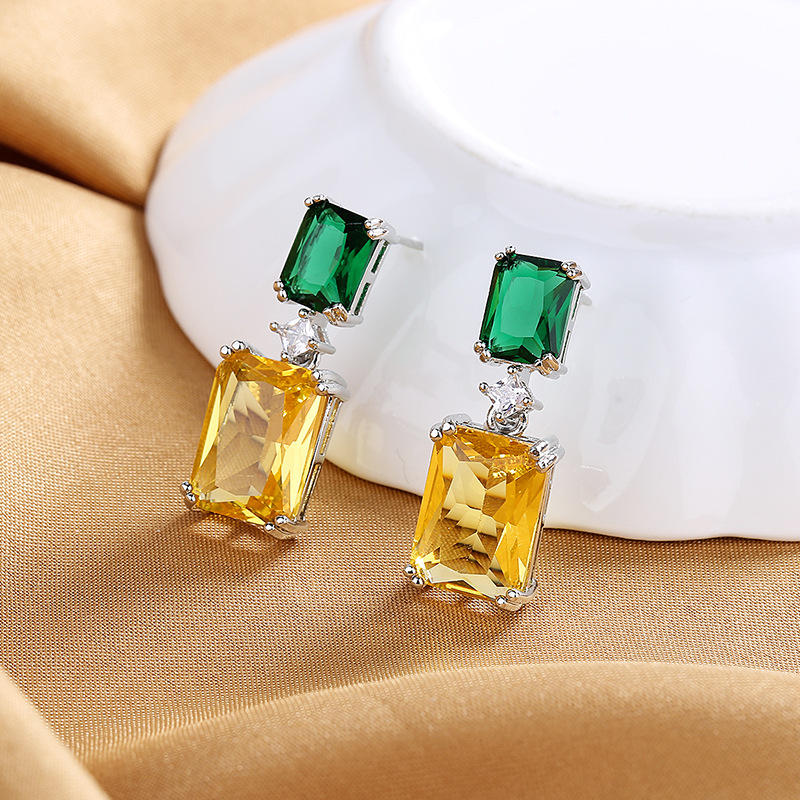 1 Pair Fashion Rectangle Copper Inlay Zircon Drop Earrings display picture 1