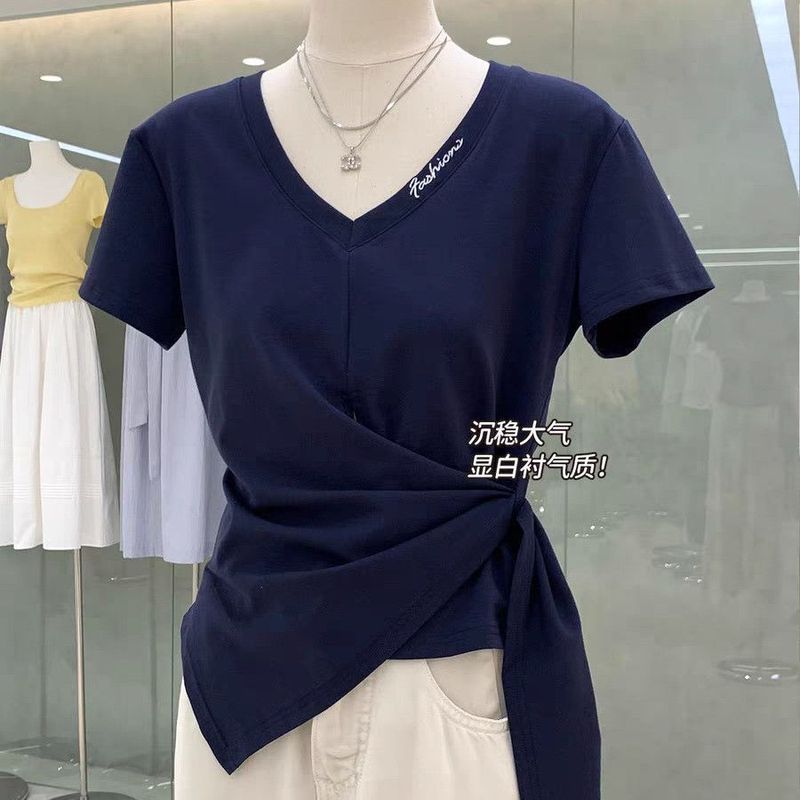 短袖T恤女夏季新款甜辣妹V领字母刺绣设计感绑带收腰显瘦别致上衣|undefined