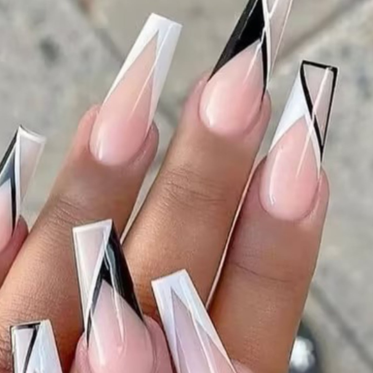 Uñas postizas de estilo francés populares transfronterizas, parches de uñas postizas largas, uñas postizas desmontables terminadas de fábrica.