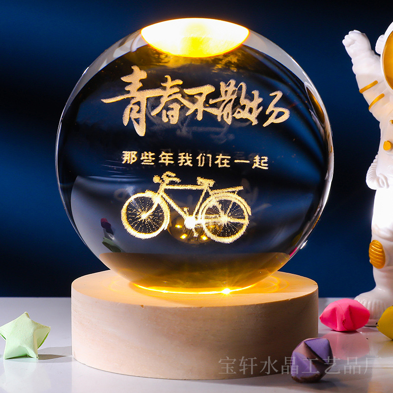 Bola de cristal al por mayor galáctica bola de cristal tallada interna 520 Qixi Navidad noche lámpara adornos de cristal