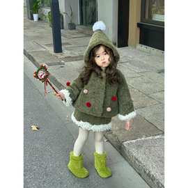 韩版女童圣诞绿色套装2023秋冬新款女宝宝羊羔绒保暖连帽斗篷外套