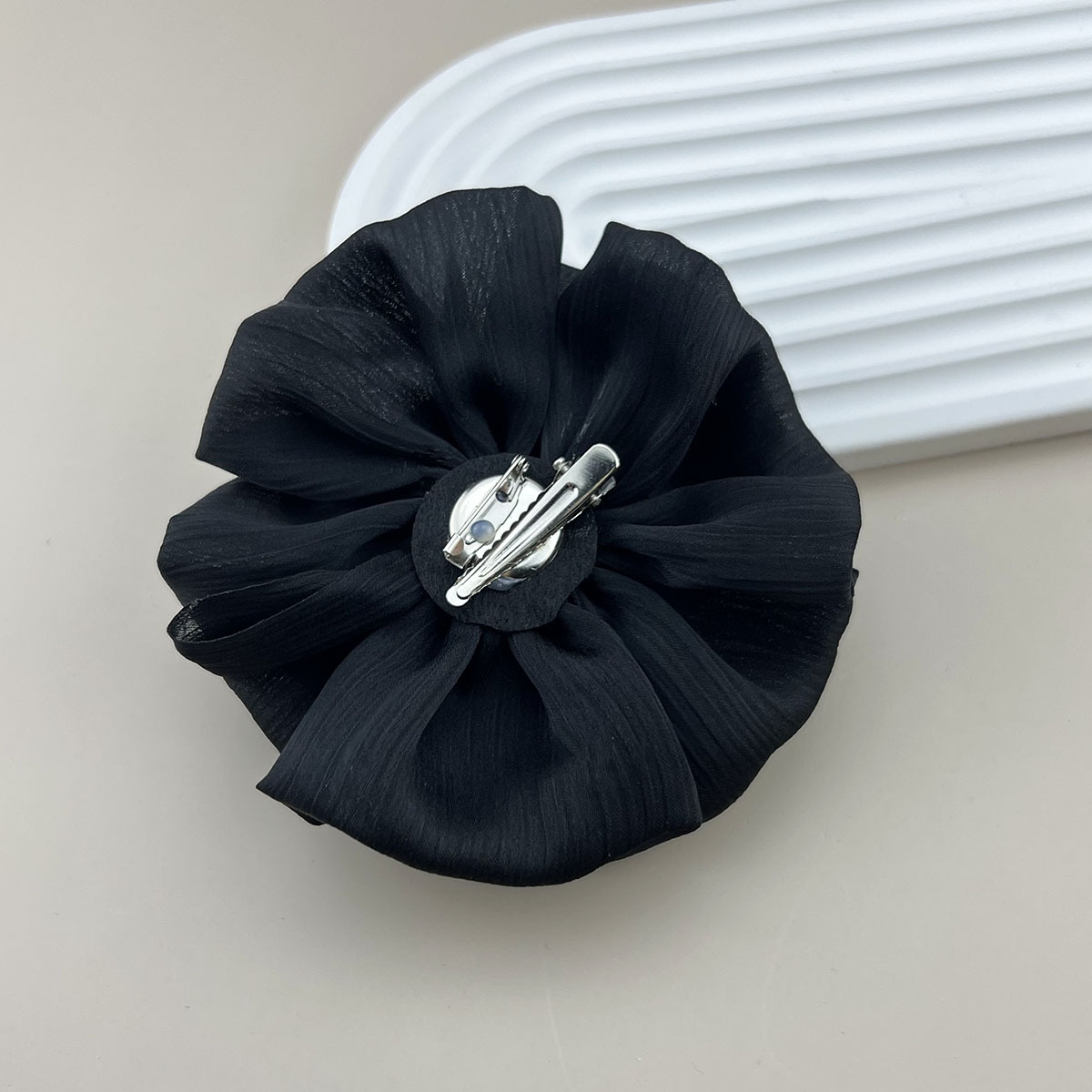 Elegant Flower Cloth Women's Brooches display picture 6