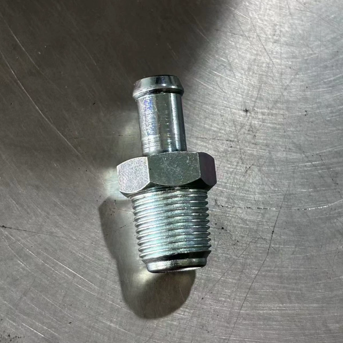 Производитель поставляет клапан PCV 11810AA131, подходящий для Subaru, в наличии.