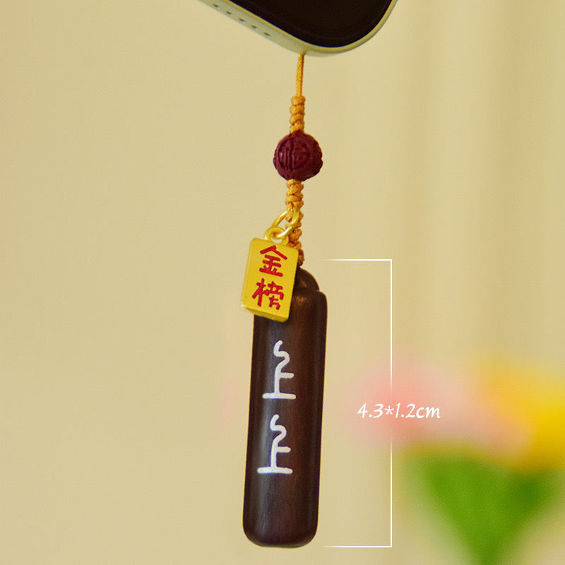 금 목록에 서명된 붉은 백단 펜던트