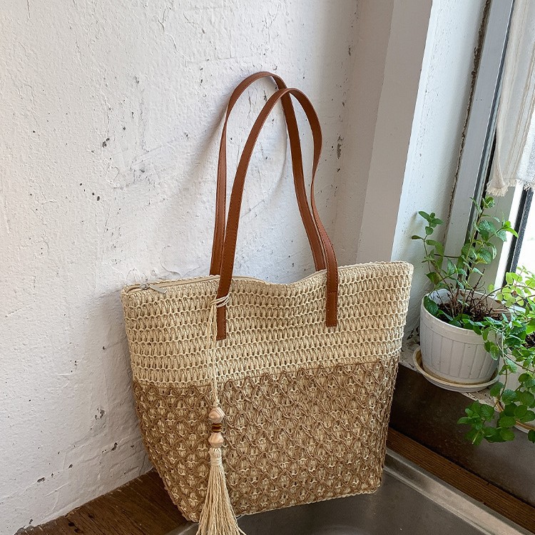 Handgemaakte rieten schoudertas van rotan met lederen details_voghion.com