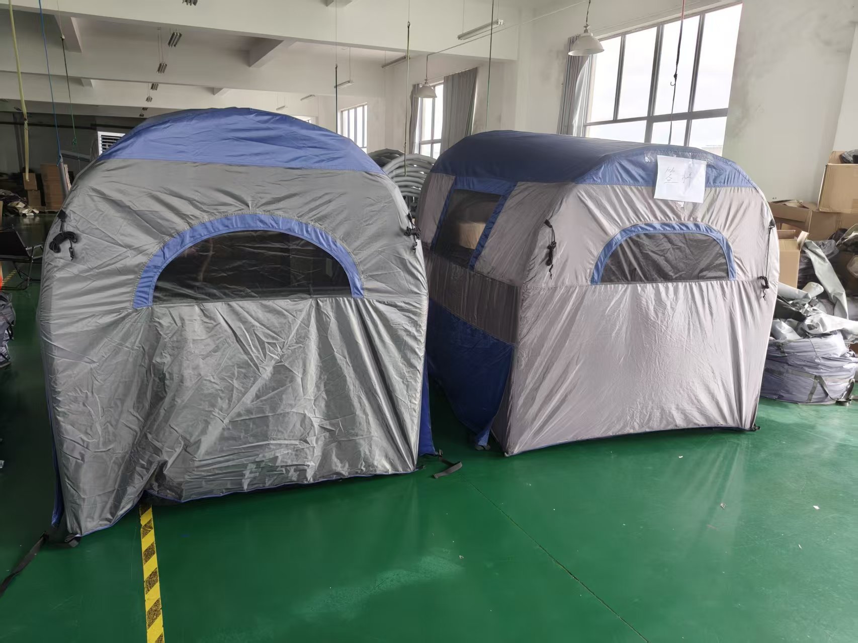 New inflatable pickup truck bed tent with detachable sunshade for outdoor camping, 5-person vehicle rear tent