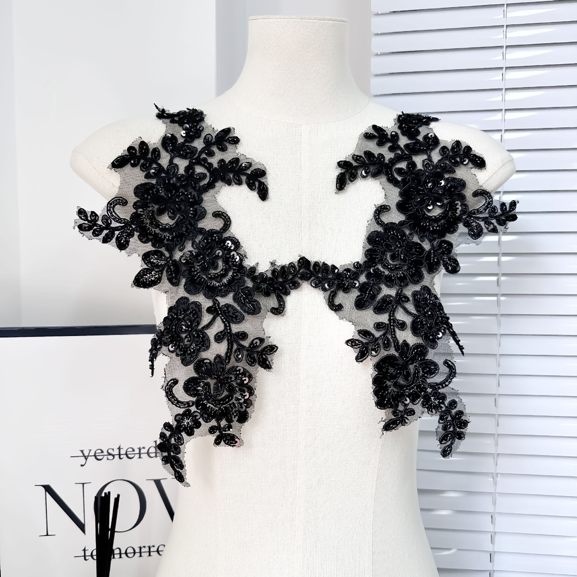 Nuevos productos de encaje blanco y negro bordado pegatinas de ropa parche pegatinas vestidos de boda vestidos de espectáculo accesorios de vestidos