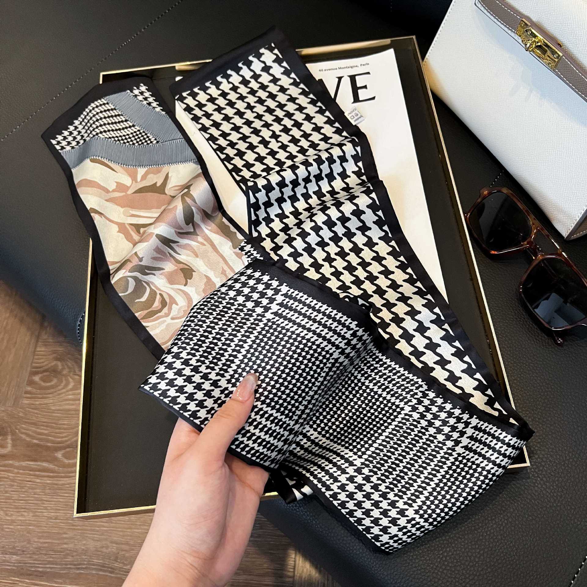 Nueva bufanda de seda pequeña banda larga estrecha para el cabello mujer estilo primavera y otoño moda madre bufanda estilo verano estilo fino serpentina bufanda al por mayor