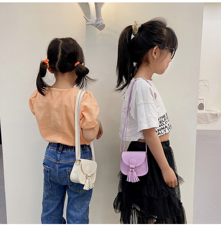 Kid's Small Pu Leather Solid Color Cute Tassel Square Flip Cover Crossbody Bag display picture 3