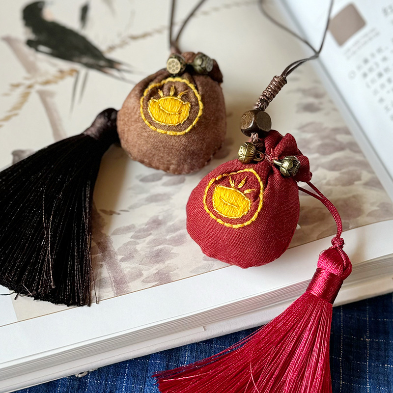 Bocado a mano DIY bolsas colgante Lu bordado chino molino de viento bolsos de mujer colgante bola bolsas creativas pequeñas