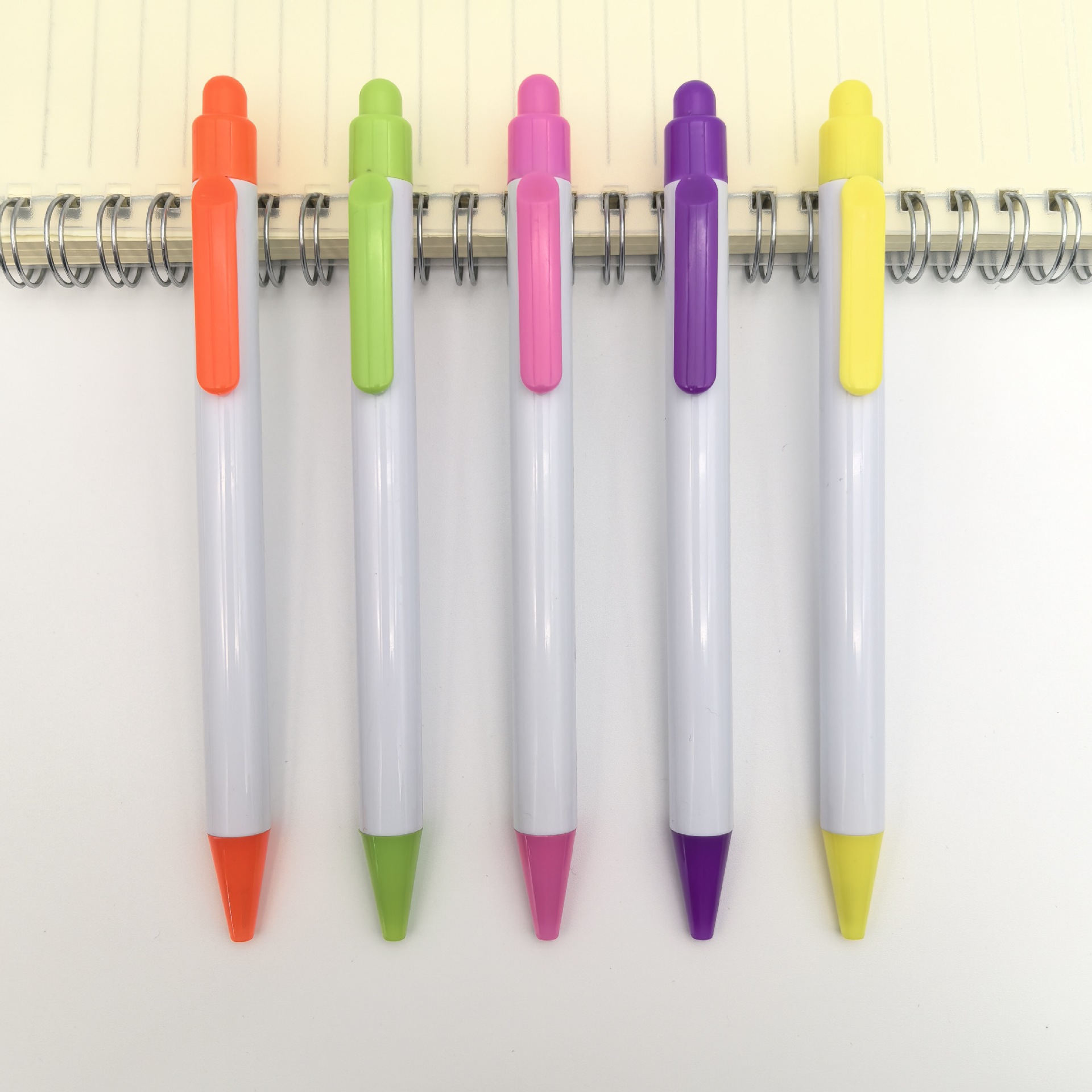 La parte superior de la bolígrafo de muñeca se puede instalar en la película de muñeca tridimensional de la bolígrafo publicitario DIY personalizado