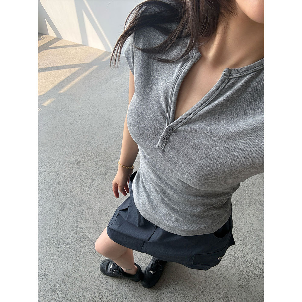 【王琪芝】主推人手多件软糯顺滑纽扣V领正肩T恤女短袖上衣WQ217