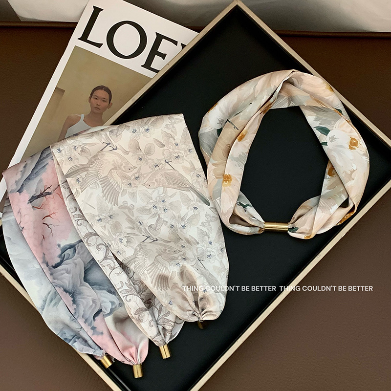 Bufanda de seda de lunares Sentido avanzado Nuevo estilo nacional Flor Protector de cuello Decoración de clavícula Bufanda pequeña Protector de cuello Bufanda de seda magnética