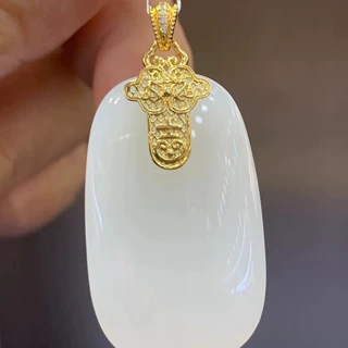 福贝钻珠宝【 18K金镶和田羊脂白玉双面方牌吊坠 】裸石约20*33mm