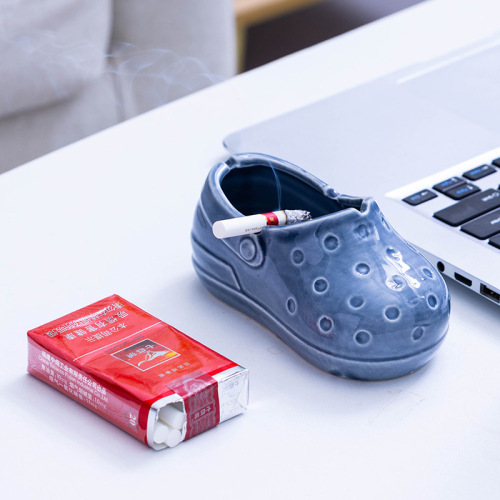Creative cartoon ashtray, personalized fashionable ceramic shoe ashtray, boyfriend gift, living room KTV home office ashtray