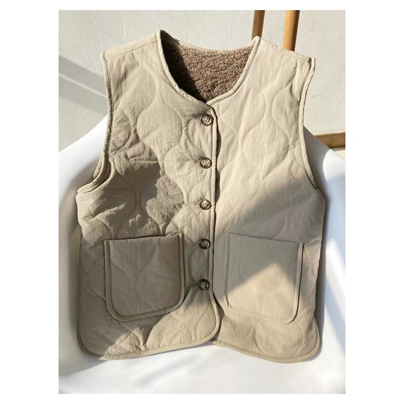 Autumn and Winter New Quilted Faux Lamb Wool Warm Sleeveless Vest with Large Pockets for Women, Practical Reversible Design Vest Autumn and Winter New Quilted Faux Lamb Wool Warm Sleeveless Vest with Large Pockets for Women, Practical Reversible Design Vest