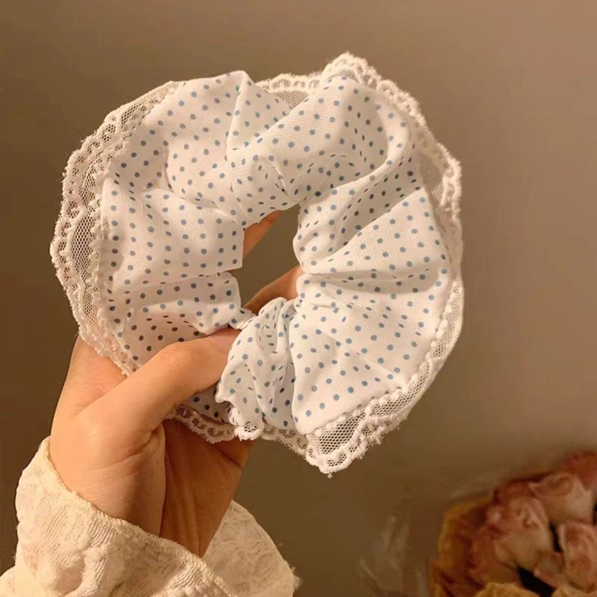 23＃蓝色圆点蕾丝发圈