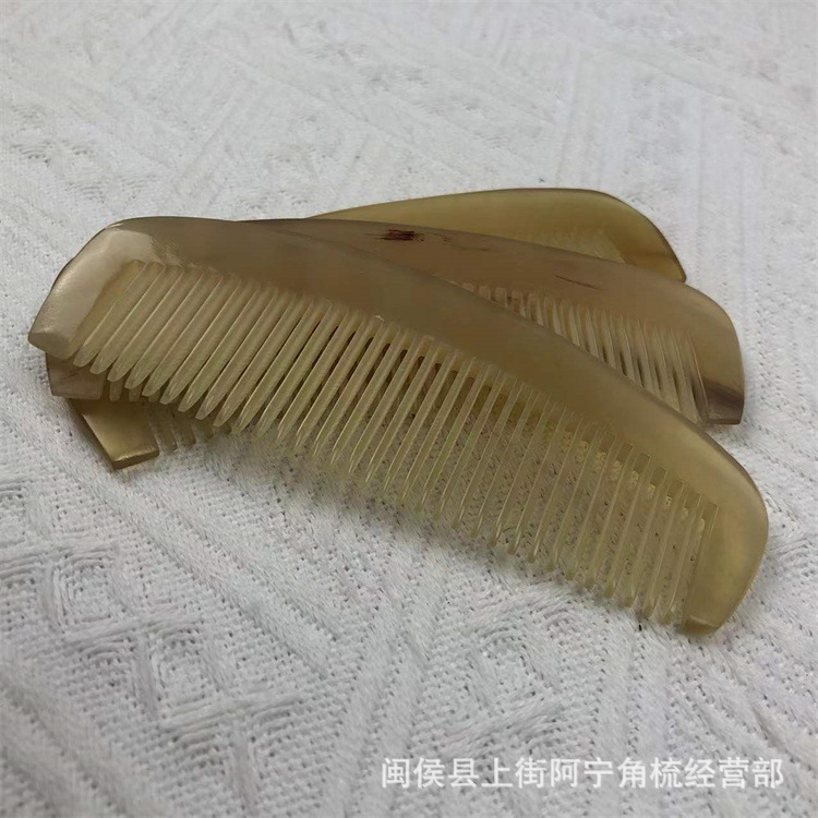 Goat Horn Comb 12cm Wide Tooth Handle Comb Portable Natural Horn Hair Care Gift Comb details