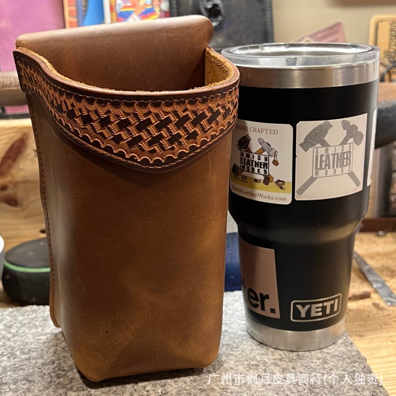 2024新款疯马皮保温瓶收纳套 创意皮革带塔扣水杯存放袋隔热瓶套