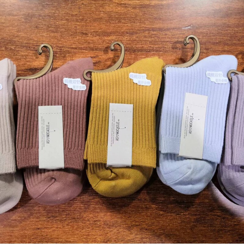 Colorful Winter Women's Mid-Length Thickeneded Double-Needle Inner and Outer Cotton Plain Cotton Socks Are Sweat-Absorbent, Anti-Odor, Comfortable and Fashionable Colorful Winter Women's Mid-Length Thickeneded Double-Needle Inner and Outer Cotton Plain Cotton Socks Are Sweat-Absorbent, Anti-Odor, Comfortable and Fashionable