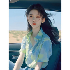 グリーンカラー半袖シャツ女性2025新夏ゆるい高級感フランス独特の美しい雪紡織上着