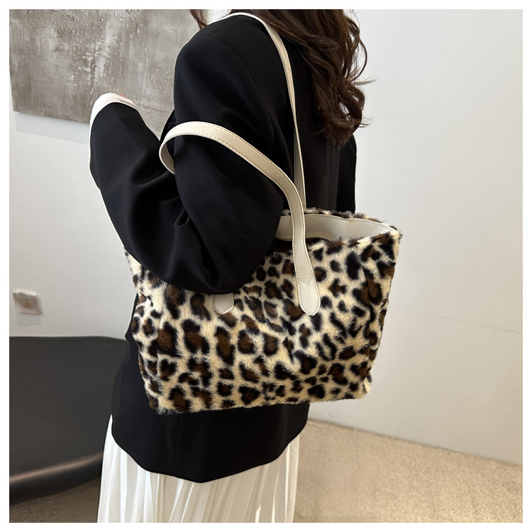 Cross-border quality plush bag, women's leopard print large-capacity tote bag, new lightweight Korean-style fashionable commuting single-shoulder bag undefined