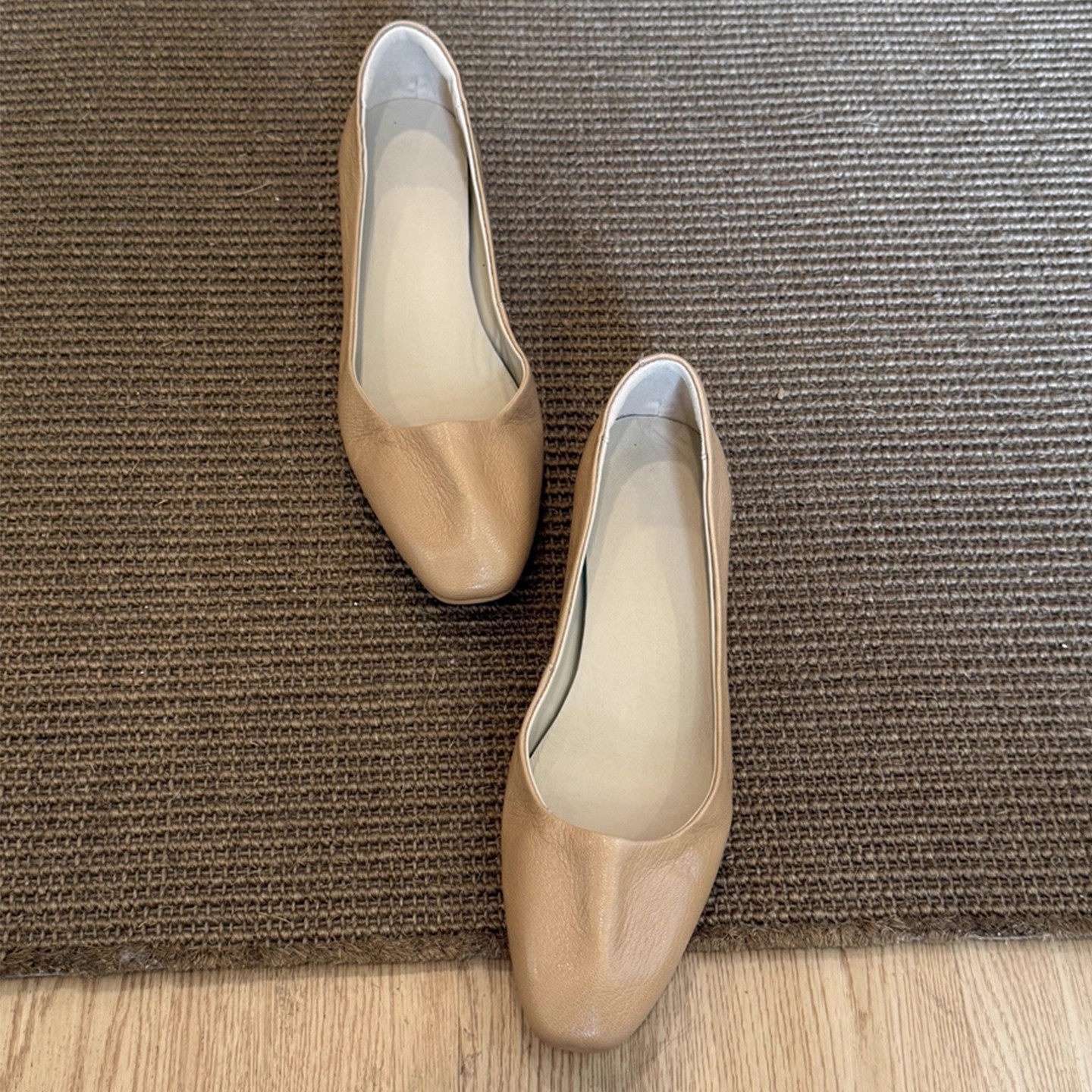 (in Stock) French-Style Niche Shallow Mouth Height-Increasing Single Shoes for Women, 2025 Autumn New Versatile Mid-Heel Commuting Shoes for Women