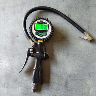 Handheld Electronic Digital Tire Pressure Gauge, Car Tire Pressure Gauge with Air Gun, Car Tire Pressure Monitoring Air Pressure Gun (Air pressure gauge/tire pressure gauge) - standard-digital-tire-pressure-gauge-with-aluminum-nozzle-clip