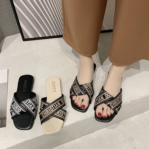 Export large size 42 hot network sandals women's wear  summer new European and American fashion one-word flat bottom sandals 41