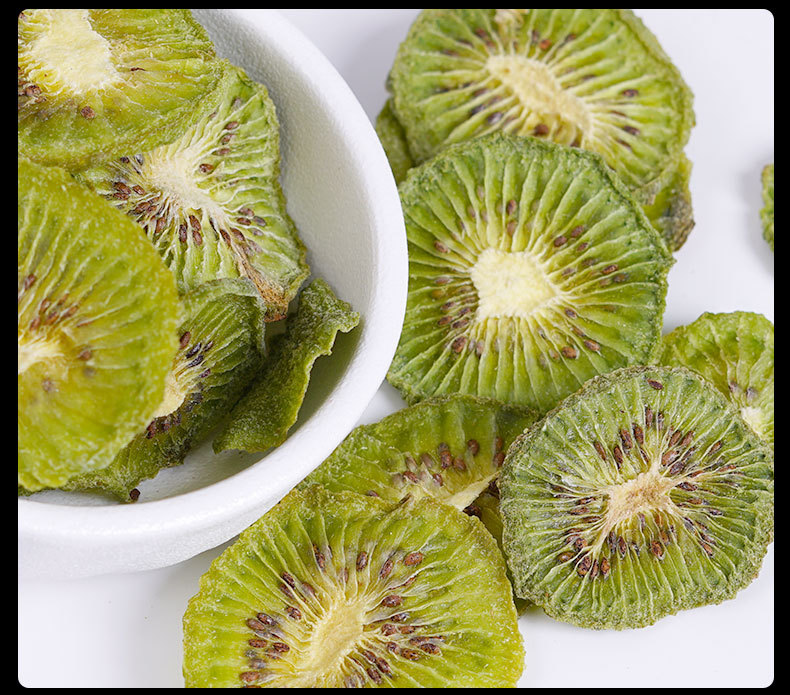 Kiwi Fruit Slices (Actinidia chinensis) — Dried Mi Hou Tao Fruit Tea & Snack in use