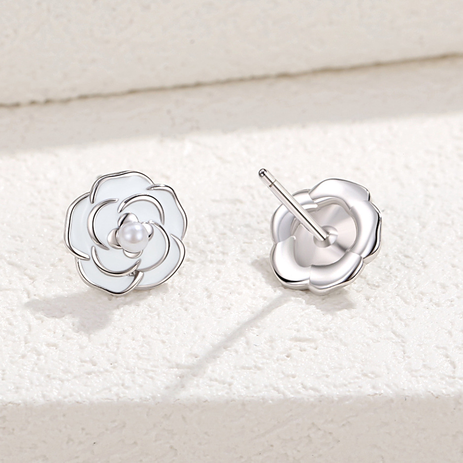 S925 plata Camelia pendientes de plata pendientes de flores frescas de las mujeres estilo Chanel joyas de perlas sintéticas al por mayor otoño
