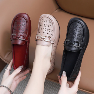 2024 Summer New Old Beijing Cloth Shoes Women's Lightweight Breathable Mother Shoes Slip-in Soft Sole Casual Single-layer Shoes for Women