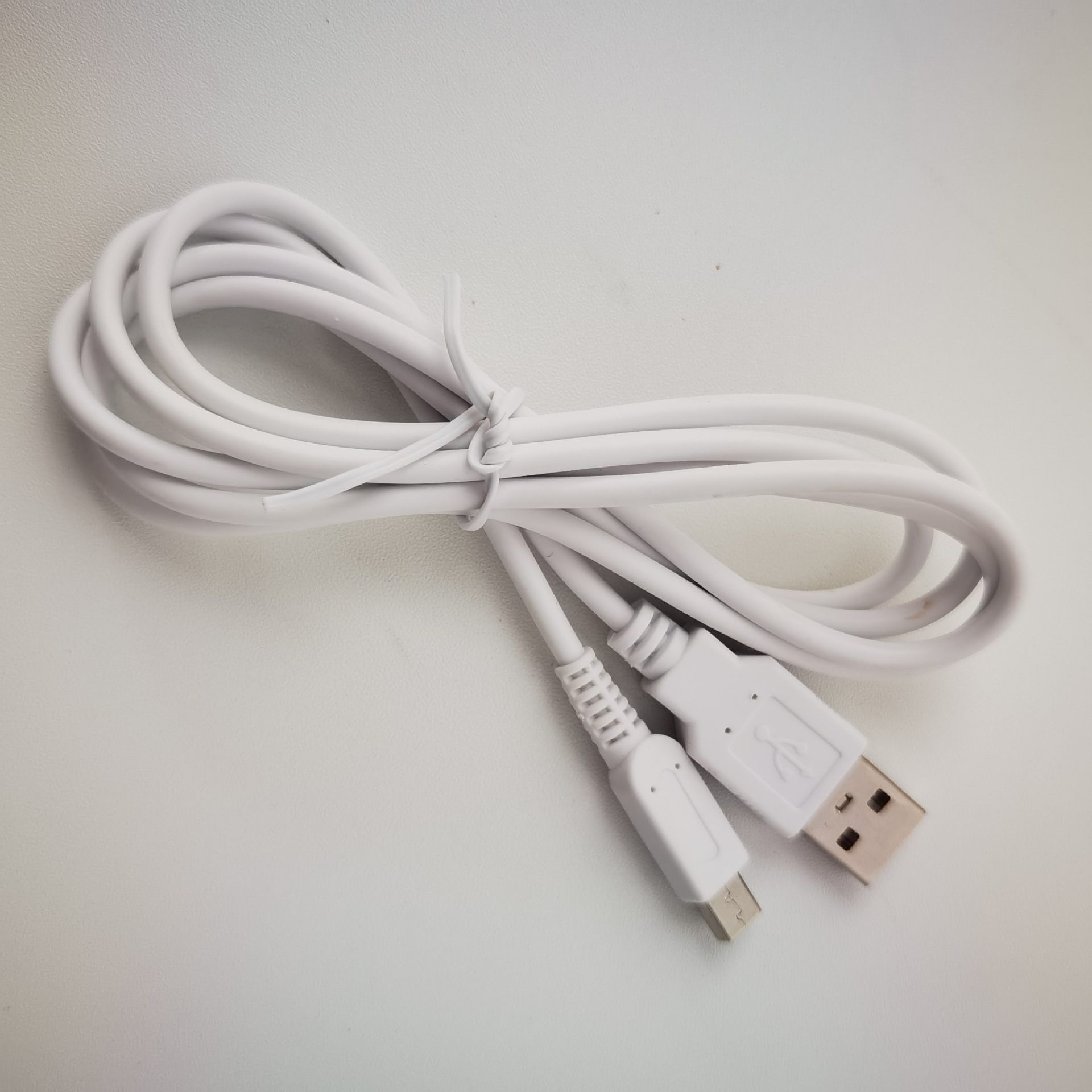 Adecuado para cable de carga de Nintendo 3DS/3DSXL, blanco NDSI de cobre puro de 1.2m, con certificación CE, éxito de ventas transfronterizo.
