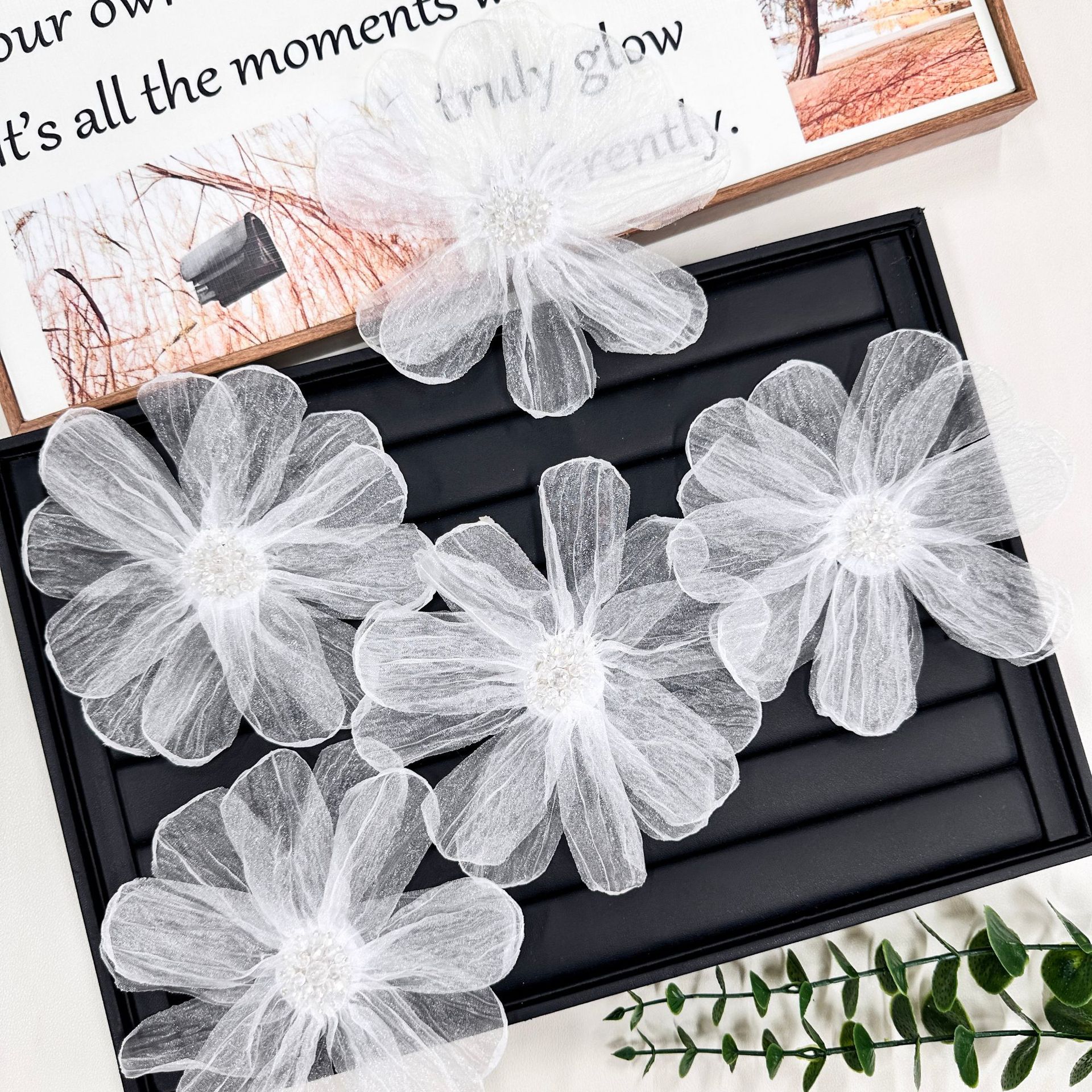 Gran tamaño de goma negro y blanco decoración clásica primavera y verano accesorios para el cabello malla 3D accesorios estereoscópicos vestido de boda tocado image 2