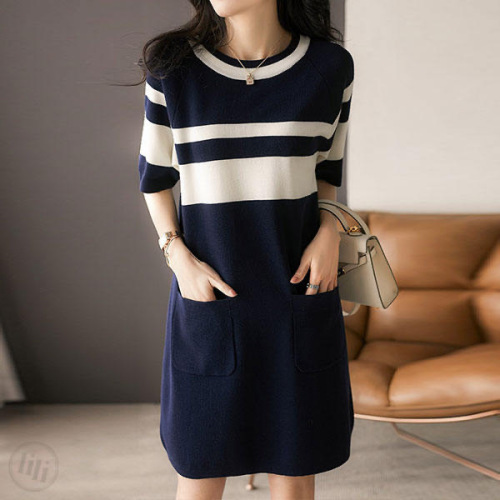 Slimming Age-Defying Contrast Color Striped Five-Button Crew Neck Commuter Knit Dress