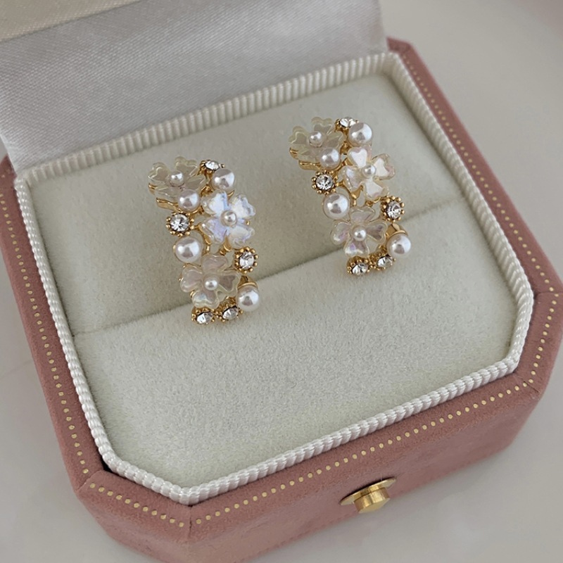 Sophisticated cute elegant retro fashionable universal earrings from…