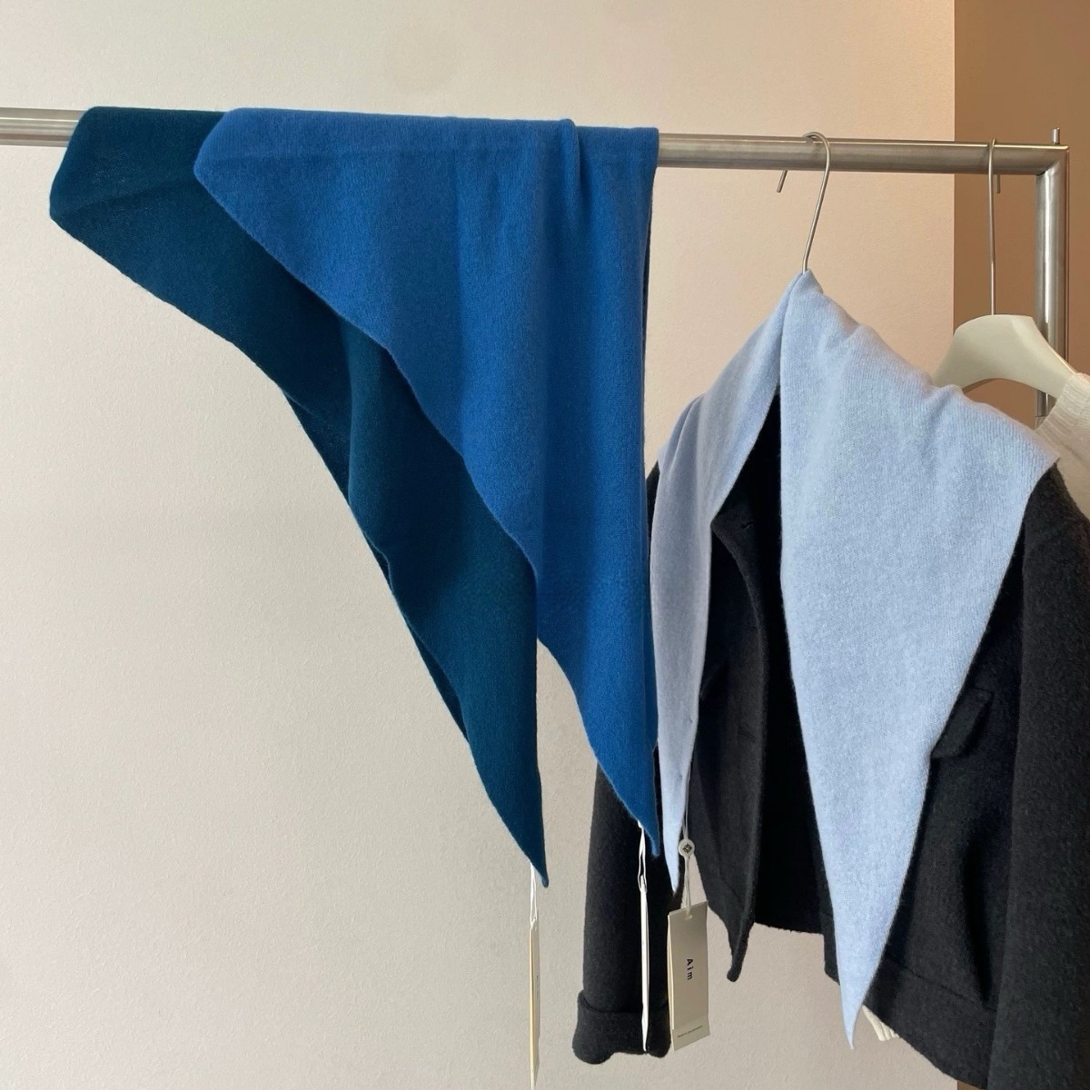 Stylish 100% wool knitted triangle scarf, new autumn/winter product, soft and cozy women's scarf, outerwear shawl, warm cape