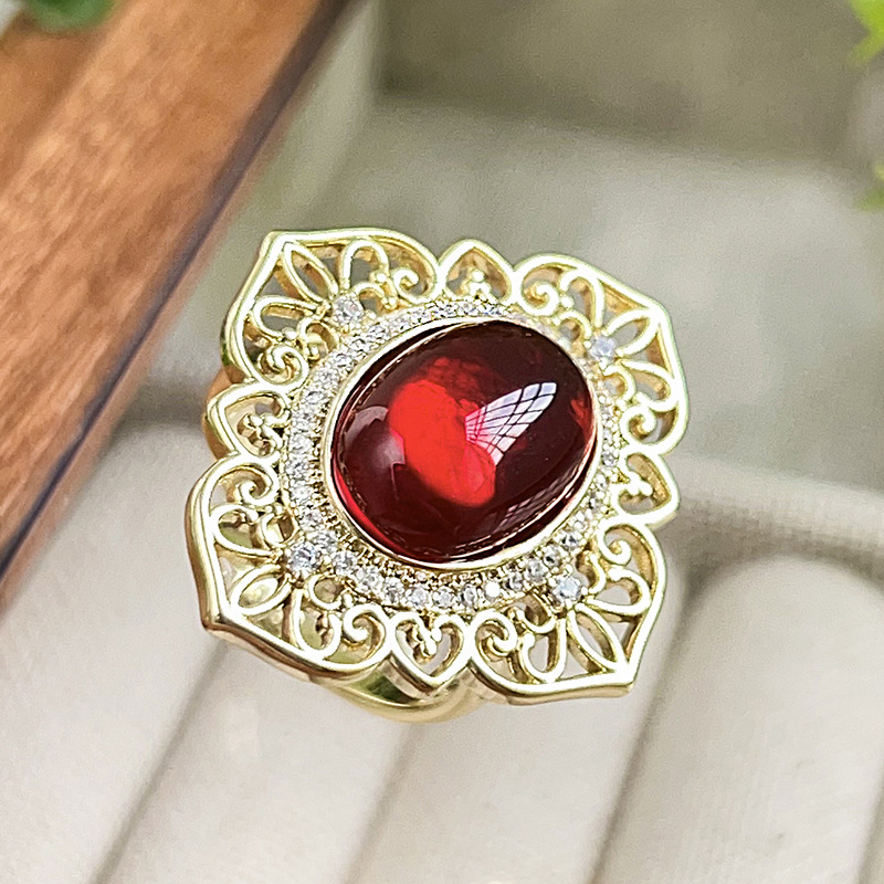 2024 nueva joyería Zhuang Shengsheng simulación europea paloma sangre corindón rojo calcedonia verde retro traje hueco principal 10*14