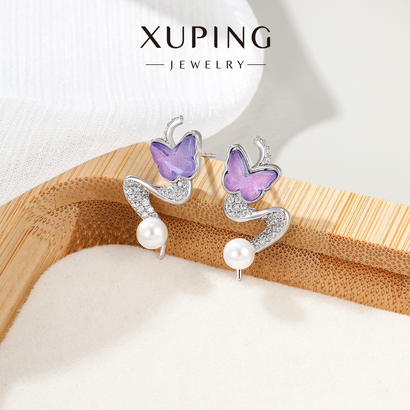 Xuping gemas artificiales de piedra moca mariposa pendientes de nicho femenino diseño de viento dulce perla pendientes de orejas