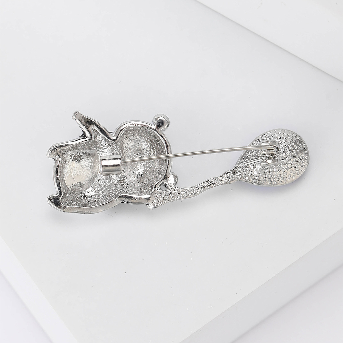 Spilla vintage da donna con perle cristalli e smalto_voghion.com