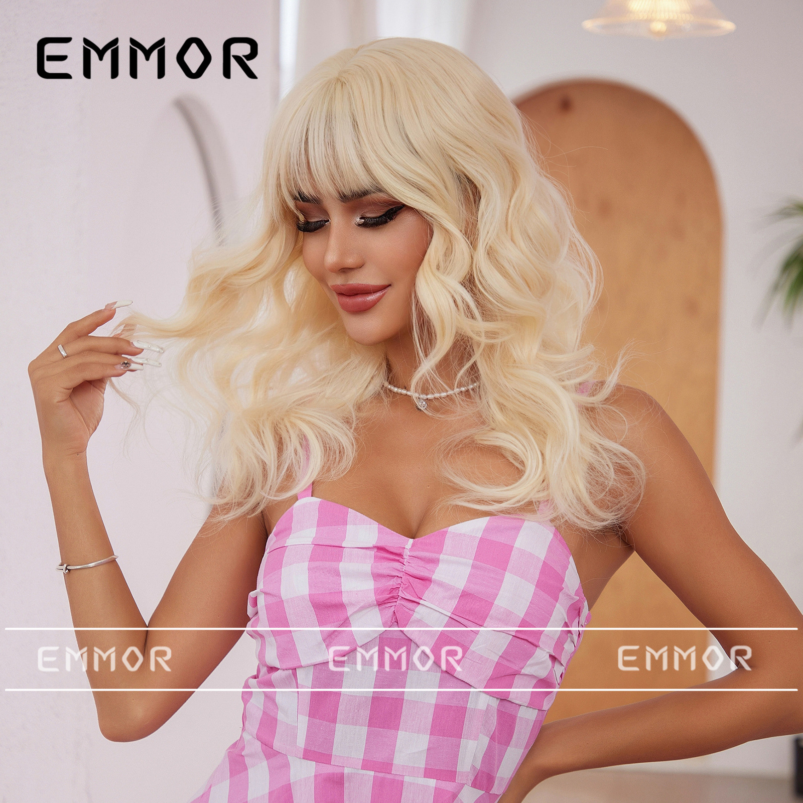 Peluca femenina flequillo recto largo pelo rizado rollo de onda Lolita reducción de la edad Fashion Net rojo cos anime blanco cremoso sombrerería