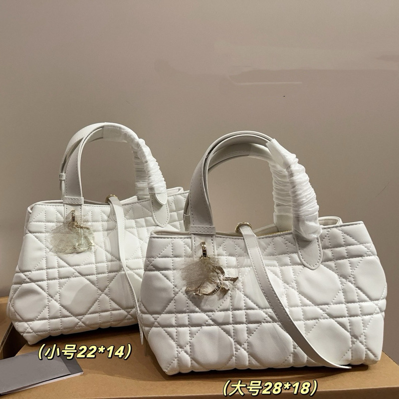 D家高品质新款Toujours手提真皮女包单肩腋下包菱格大容量托特bag|undefined
