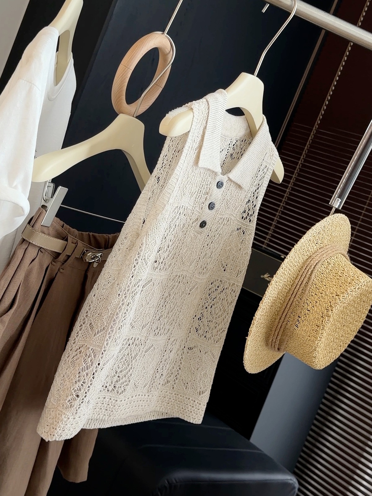 Women's Slim Fit Knitted Vest Apricot Polo Collar Hollow out Sleeveless Top High End Fashionable Versatile New Summer Style_ecoleips.com