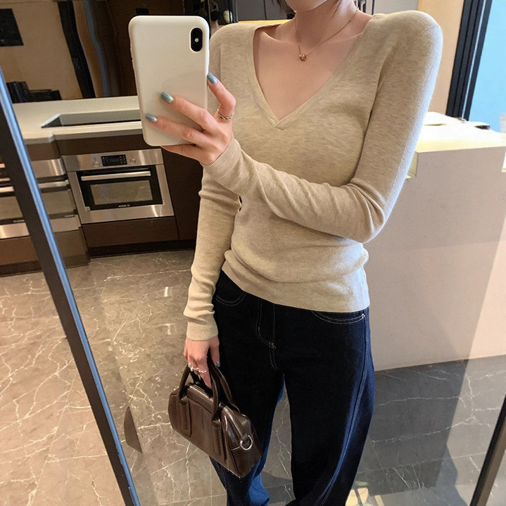 Super Nice White Sweater V Neck Knitted Bottoming Shirt for Women Autumn and Winter 2025 New Sexy Low-Neck Inner Top Super Nice White Sweater V Neck Knitted Bottoming Shirt for Women Autumn and Winter 2025 New Sexy Low-Neck Inner Top