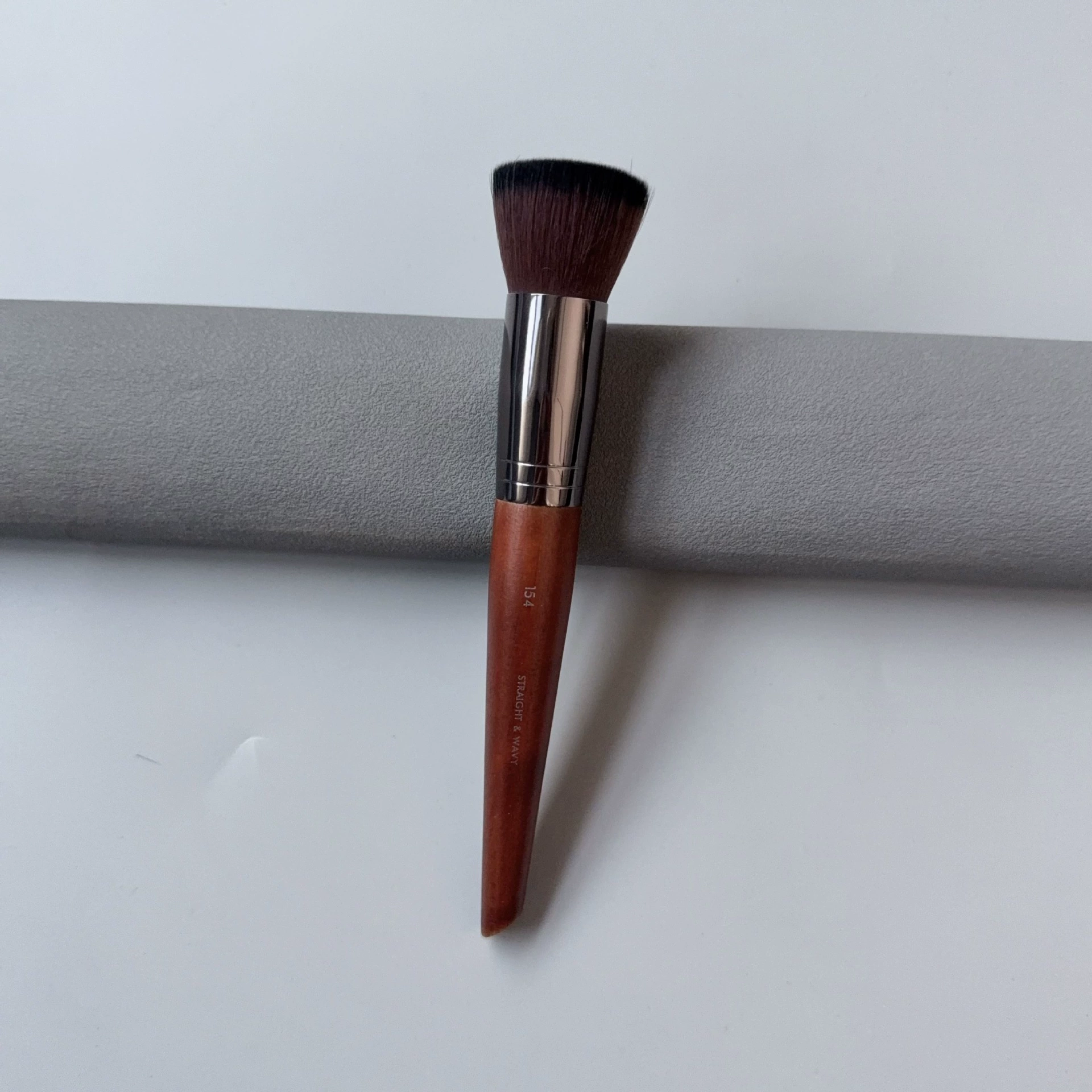 Brush, face blush, foundation, highlighter, eye pencil, full set
