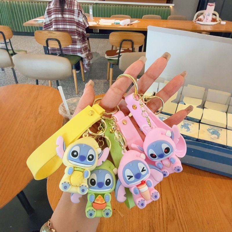 漫画ステッチ人形キーホルダーパーソナライズされたクリエイティブ学生スクールバッグペンダントかわいい男性と女性の車のキーチェーン|undefined