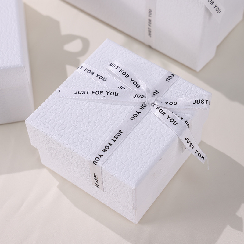 Valentine's Day Heaven and Earth Cover Gift Box Birthday Simple Advanced White Gift Box Pajamas Tanabata Lipstick Gift Box Empty Box