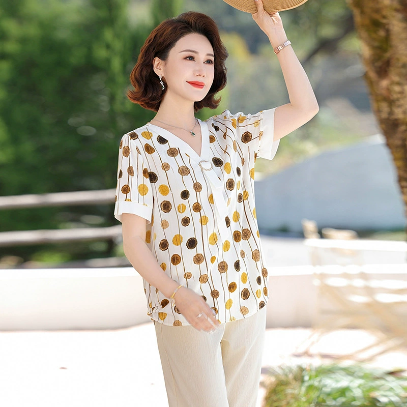 2025 Весенне-осенний модный вязаный свитер для мам, уменьшающий возраст, весенне-осенний новый женский осенний стильный топ для женщин среднего и пожилого возраста с v-образным вырезом