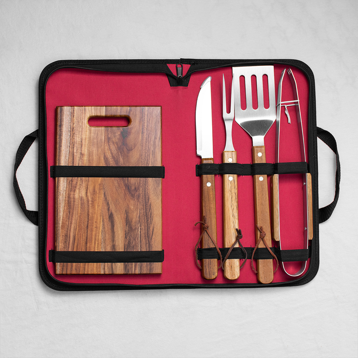 Fünfteiliges Grillbesteck-Set mit individuell anpassbaren Griffen aus Massivholz, bestehend aus Schneidebrett, Gabel, Zange und Pfannenwender mit Nylonfutter._voghion.com
